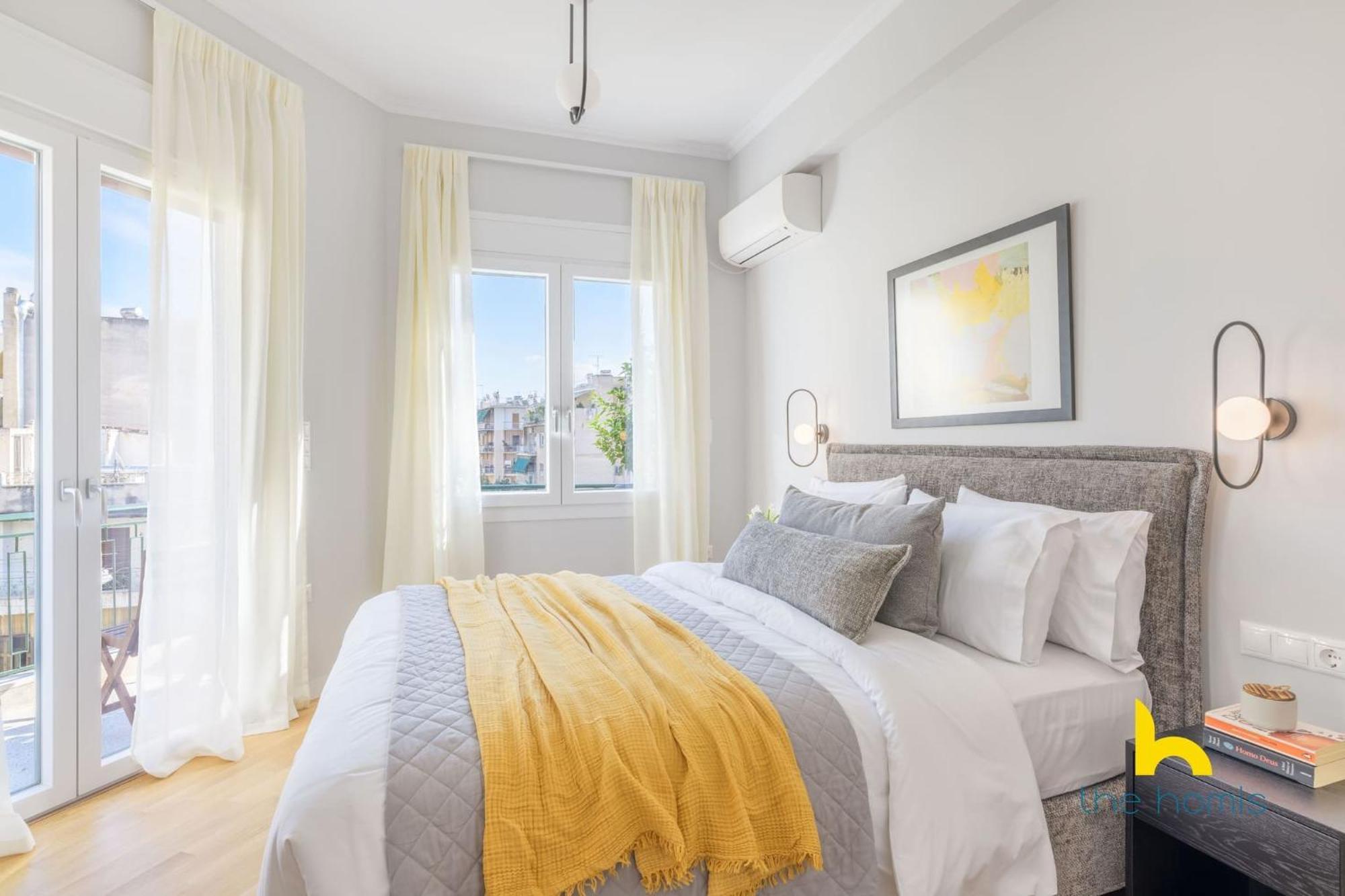 Sun-Splashed 2-Bdr Corner Apartment With Hillside Views! Athens Exterior photo